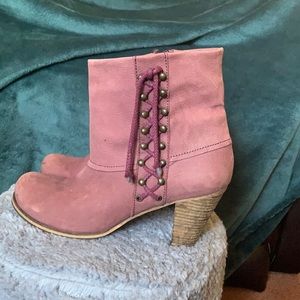 Holding horses ankle boots with 3 inch heel redwood nubuck leather size 39 8.5